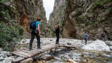 Πεζοπορία στην κρητη.